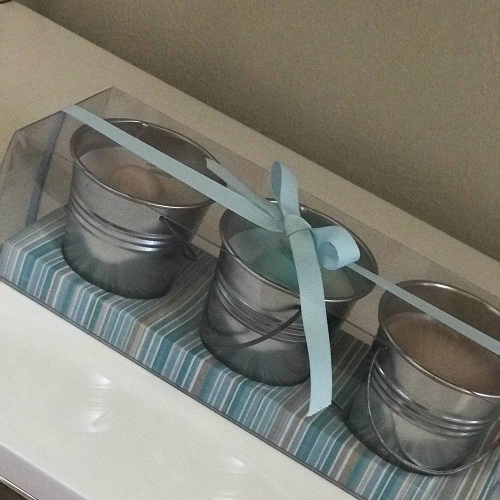 NIB set of 3 beach themed candles in metal buckets